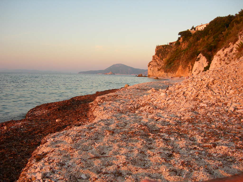 spiaggia di capo bianco isola d'elba