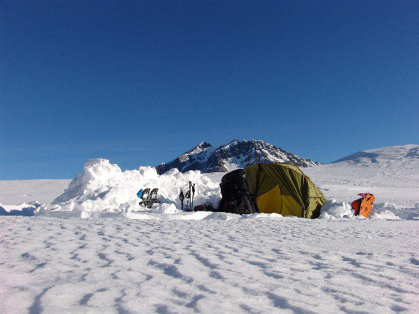 campeggio in tenda in inverno